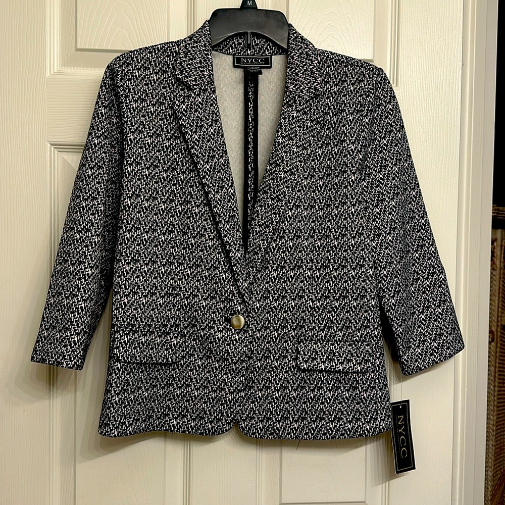 NWT Stretchy women’s collared blazer B/W sz M no-iron, great for travel!